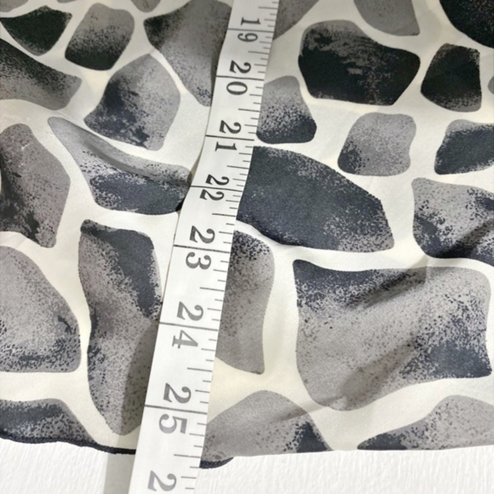 Signature by Larry Levine Black and White Giraffe Print Silky Sleeveless Blouse - Picture 8 of 11